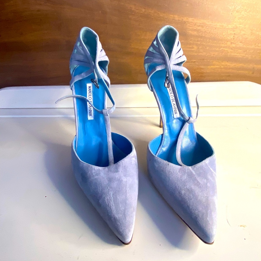 Manolo Blahnick Getta Suede Baby Blue Pumps- worn once.